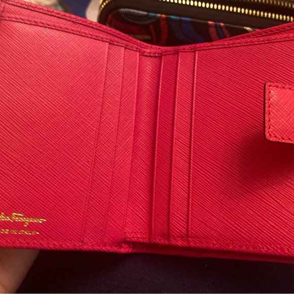 NWOT Never Worn Salvatore Ferragamo French Purse Wallet in Fuchsia - GORGEOUS! - Picture 4 of 4